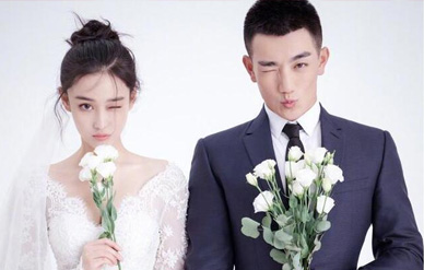 张馨予何捷夫妇大喜的日子，婚纱奢华而低调！