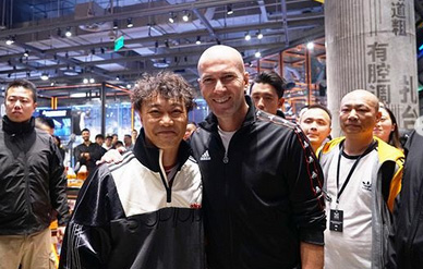 我是在梦里吗？陈奕迅晒与齐达内合照开心到变形！