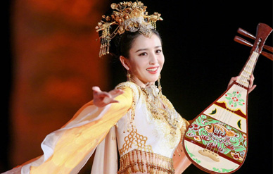 是仙女吧!佟丽娅翩翩起舞莲步轻摇美似画中仙!